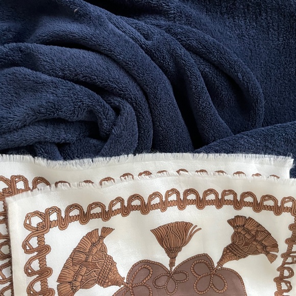 Scarf - Picture 3 of 9